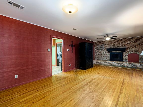 3rd image of 7618 Iowa Dr