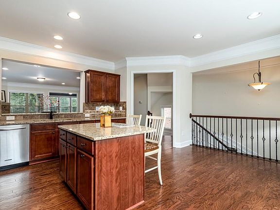 4th image of 2554 Sibley Dr NE