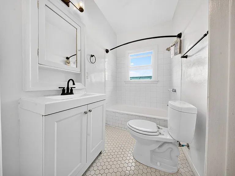 1002 N Sweetzer Ave — Photo 13