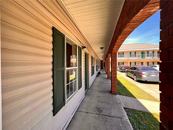 3rd image of 513 S Main Carthage Ar St