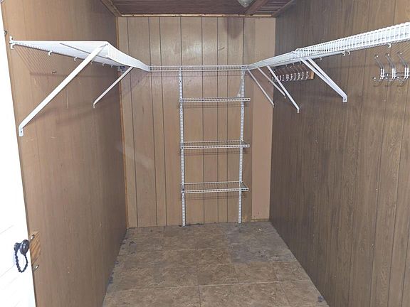 5th image of 101 Dogwood Pl