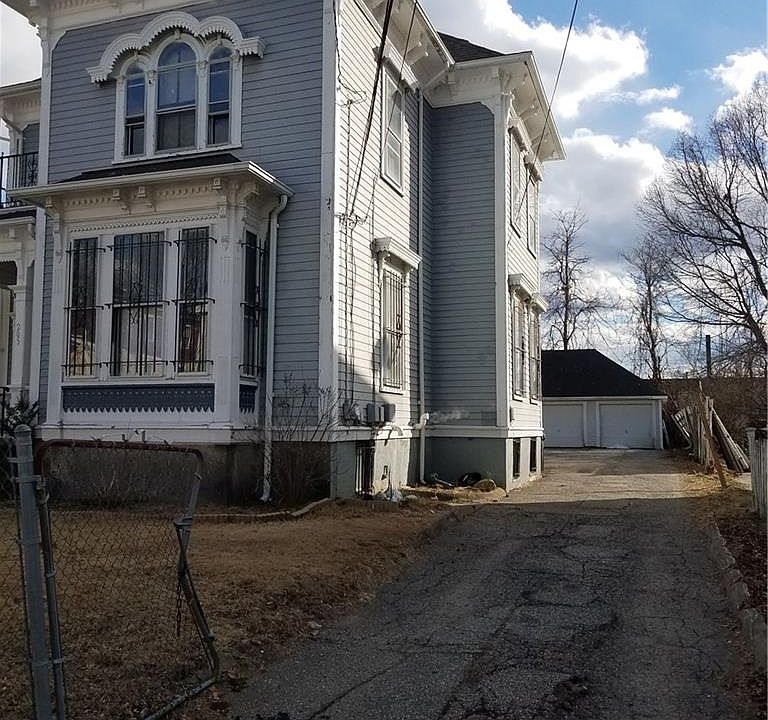 2nd image of 205 Linwood Ave
