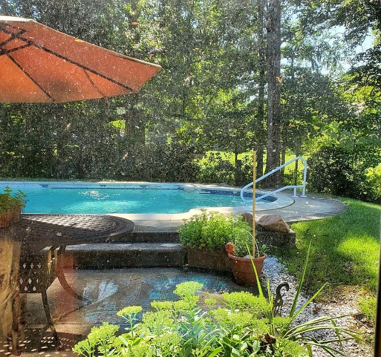 2nd image of 31 Traynor Ln