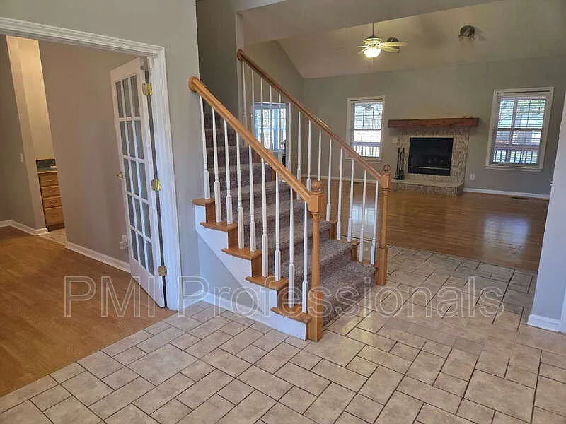 4 bed, 2.5 bath, 2970 sqft, $2,899 — Photo 3
