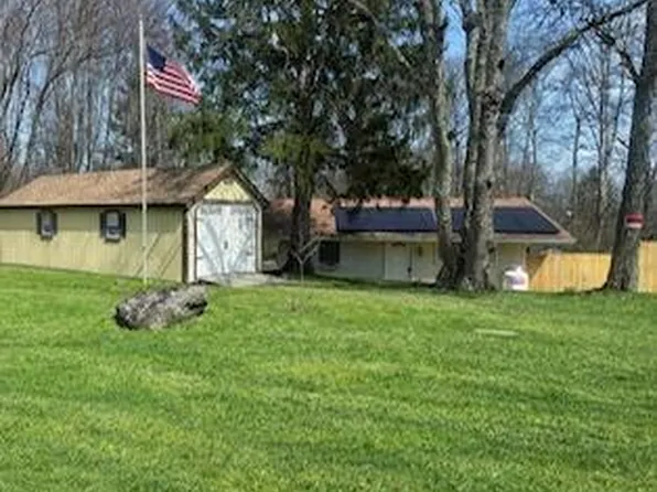 536 Highland Dr, East Stroudsburg, PA 18302