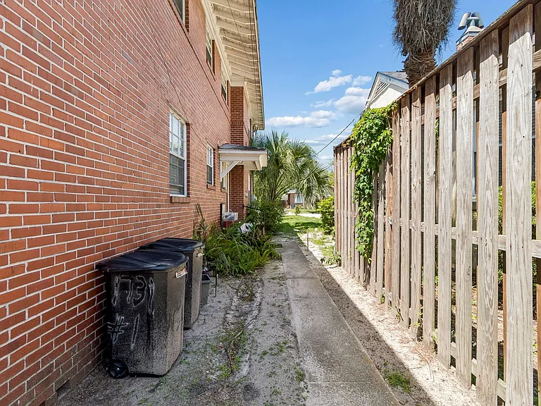 1731 Flagler Ave — Photo 85