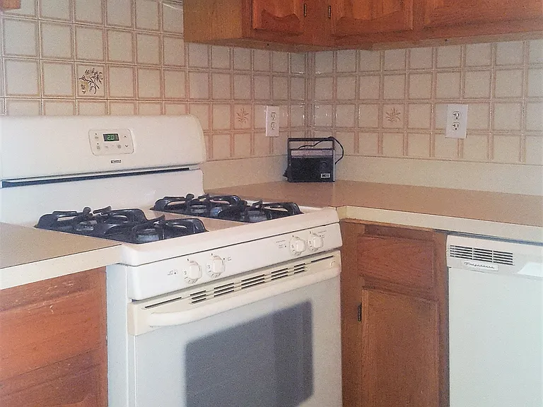 496 Pavonia Ave #B3 — Photo 9