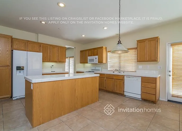 7833 Calle Del Rio St — Photo 12