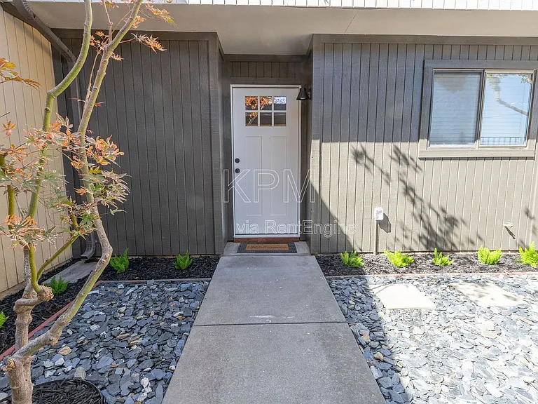 955 Academy St — Photo 3