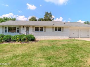 4031 Longwood Dr, Knoxville, TN 37918
