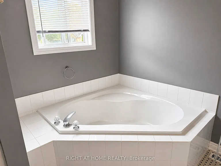 890 Guildwood Blvd — Photo 21