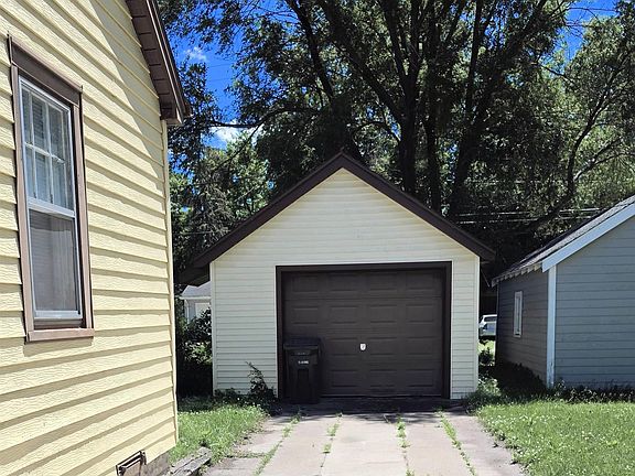 2nd image of 657 Dawson St