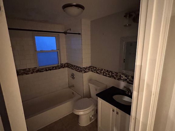 4th image of 218 S 13th Ave #2