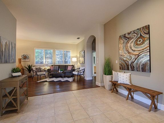 5th image of 2562 Templeton Dr