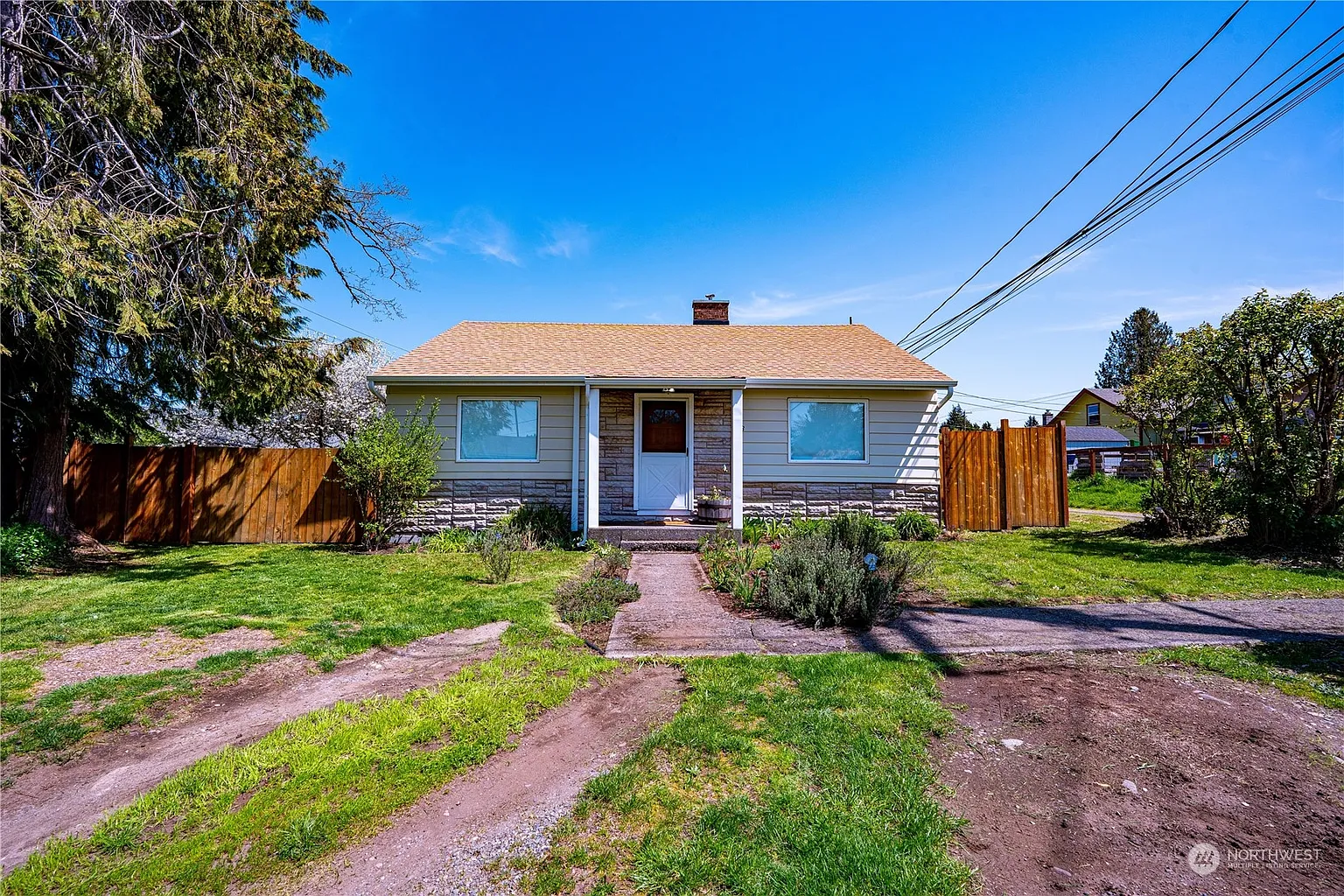 278 Stage St N photo 1