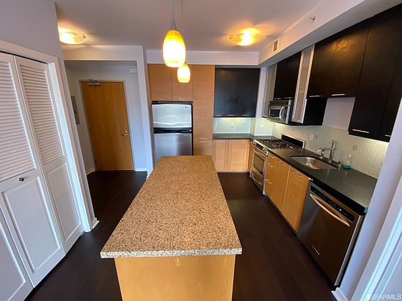3rd image of 170 King St #1128