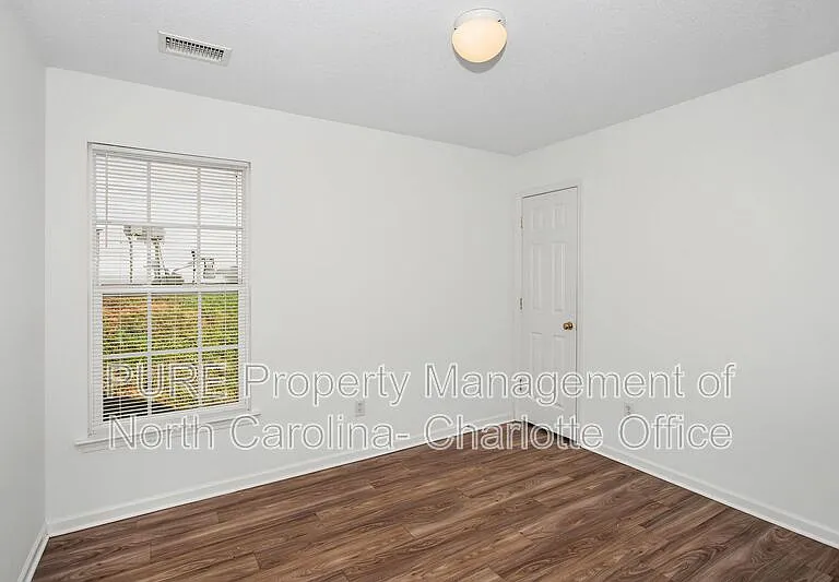 2910 Bridgeville Ln — Photo 21