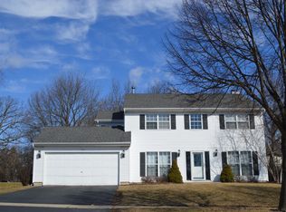 750 Grandview Dr, Crystal Lake, IL 60014