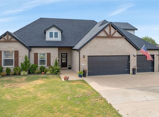 18399 Phelps Cir, Fayetteville, AR 72704