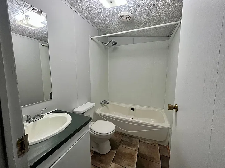 540 Guillot Rd #E — Photo 13