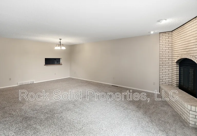5416 Meadowbrook Dr — Photo 13