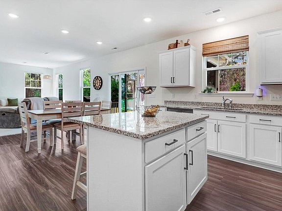 4th image of 825 Golden Plum Ln