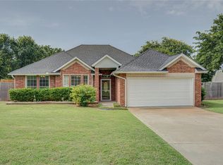 716 Hickory Ct, Blanchard, OK 73010