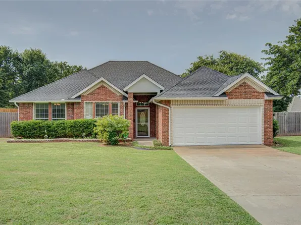 716 Hickory Ct, Blanchard, OK 73010