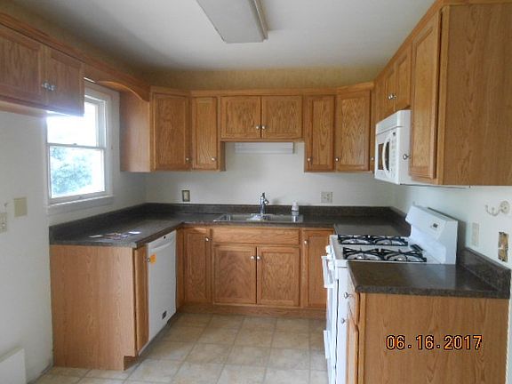 3rd image of 214 Lee Ave