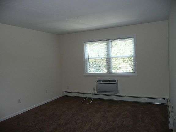 2nd image of 31 University Pl Floor 2