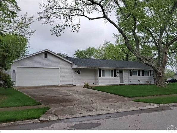38 Sunburst Dr, Fairborn, OH 45324