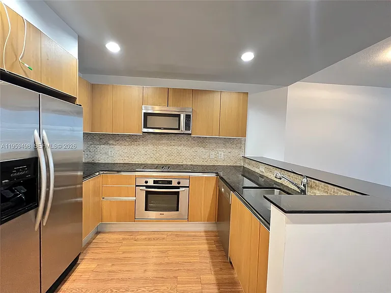 1060 Brickell Ave — Photo 16