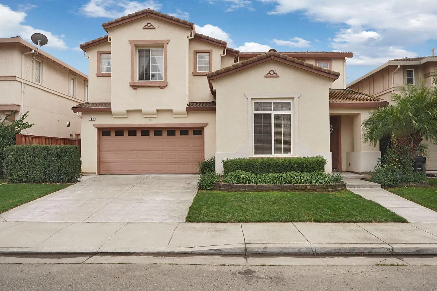 748 Iberis Way photo 1