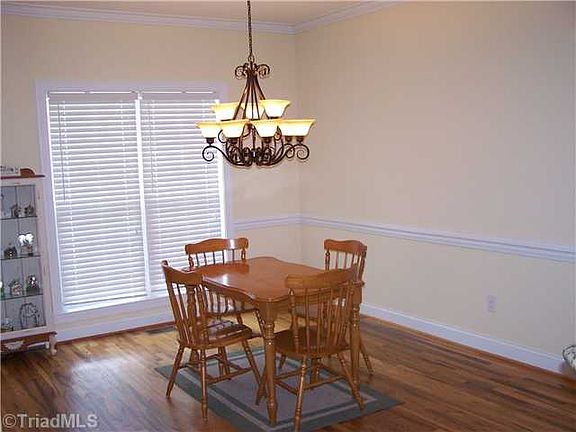 3rd image of 184 Brookfield Dr