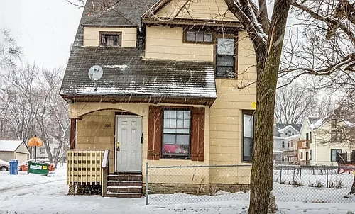 1010 21st Ave N #1 Photo 1