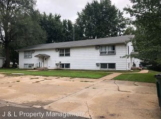 40 2nd Ave NW APT 1, Elgin, MN 55932