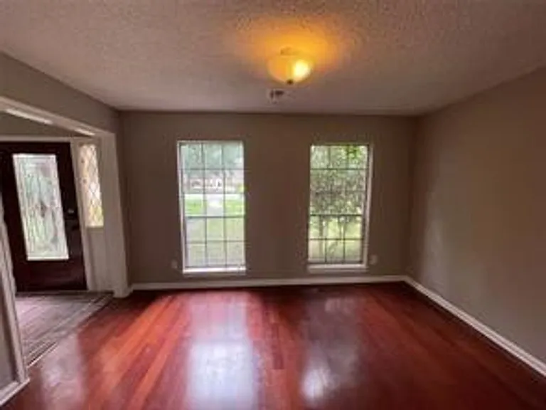 12019 Willow Ln — Photo 4