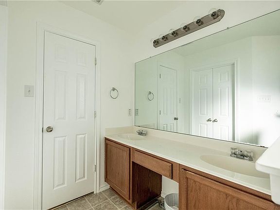 4th image of 237 Cloudcroft Dr