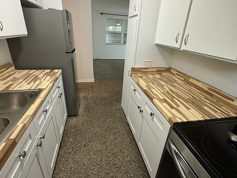 14th Pl — Photo 16