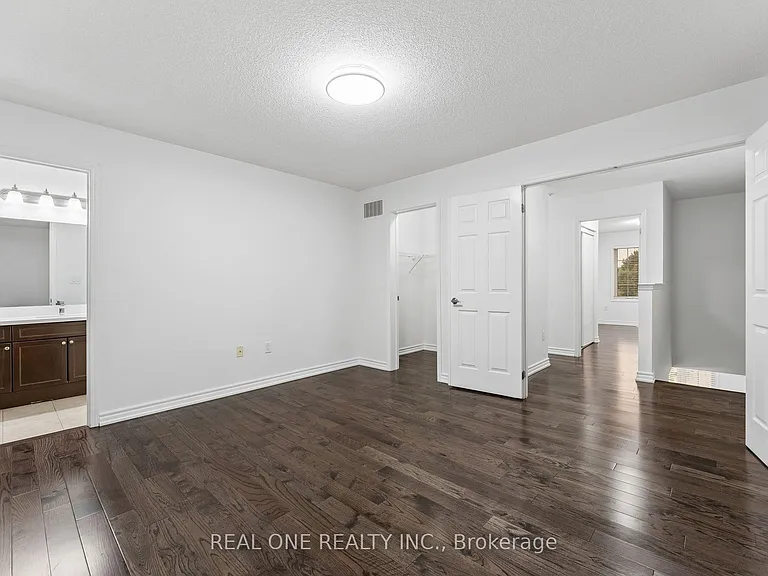 30 Henneberry Ln — Photo 22
