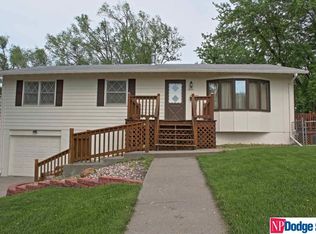 1205 Skyview Dr, Bellevue, NE 68005