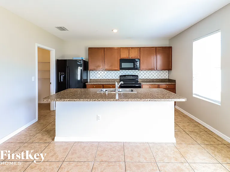 3816 Crystal Dew St — Photo 5