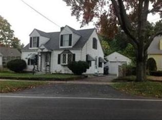 1663 Carew St, Springfield, MA 01104