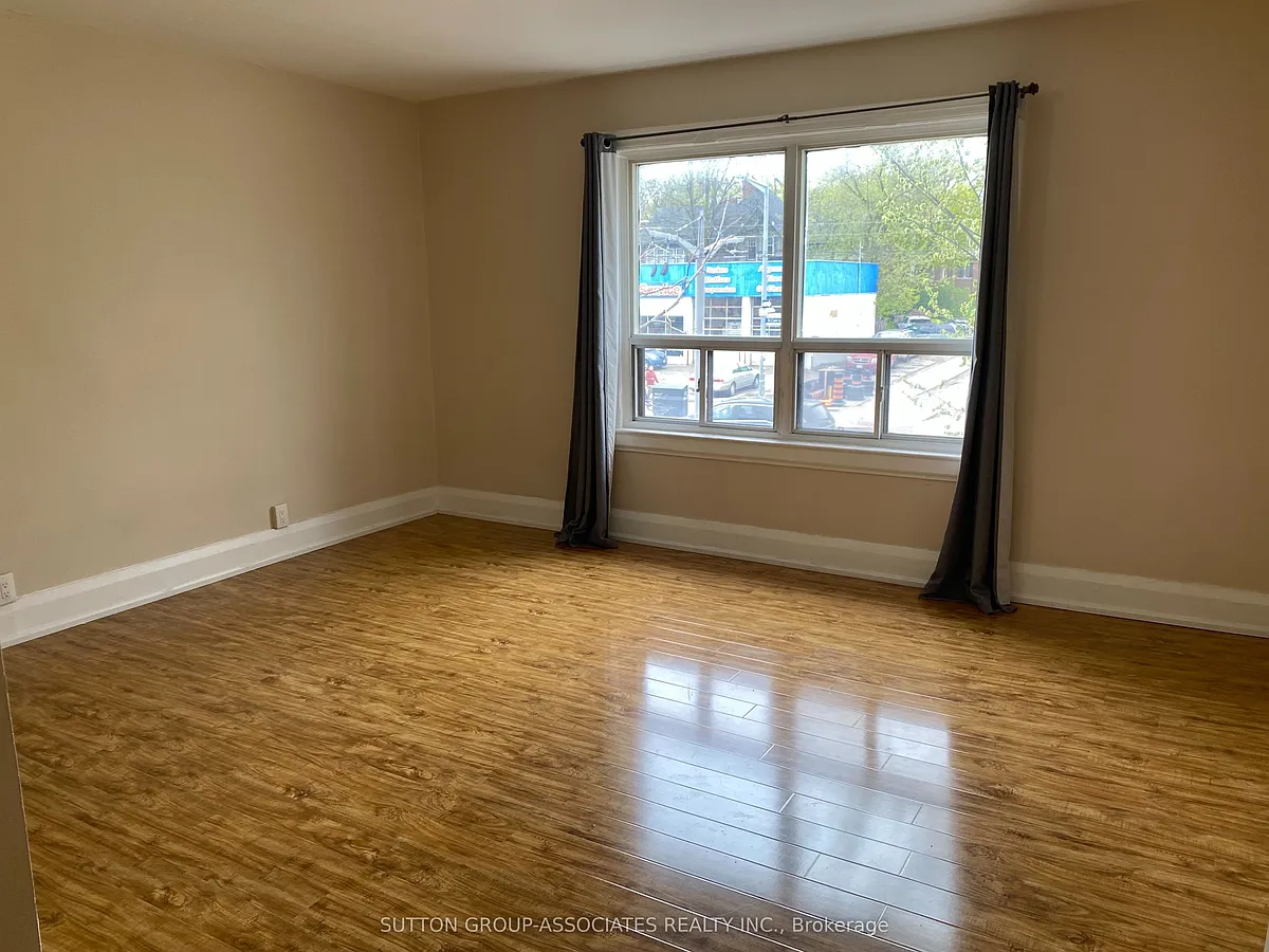 Building Photo - 651 Saint Clair Ave W