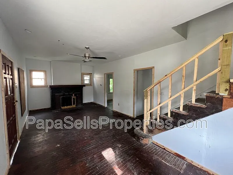 3 bed, 1.0 bath, 1318 sqft, $800 — Photo 3