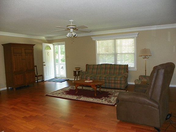5th image of 100 Fairway Ct