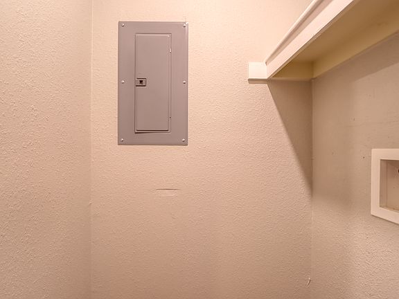 5th image of 2221 Bowie Dr APT 15