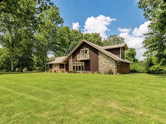3rd image of 315 Raintree Dr
