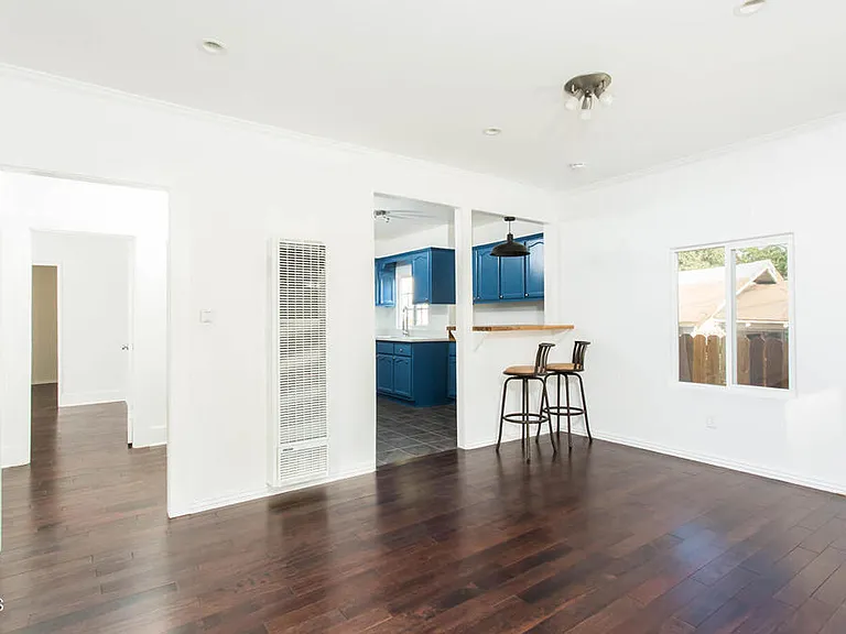 447 James St — Photo 18