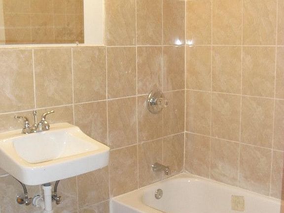 3rd image of 525 Newark Ave APT 2